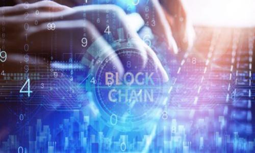 区块链，顾名思义，是一种“区块”组成的“链”。它是一种特定的数据存储技术，可以将数据以区块的形式串联成链。每个区块中包含一定数量的交易信息、时间戳以及一个指向前一个区块的哈希值。通过这种方式，区块链能够确保信息的不可篡改性和透明性，形成一个分散化的、去中心化的数据库。

区块链是一种可信赖的技术，它允许多个参与者在没有中介的情况下进行交易、交换信息或者共享数据。因为在它的设计中，每个节点（或参与者）都保留着完整的数据库副本，所以即使某些节点出现故障或受到攻击，整个网络依然可以正常运作。

以下是一些关于区块链的术语：

1. **区块（Block）**：区块链中的一个单元，包含了一组交易数据。
2. **链（Chain）**：由多个区块连接而成，形成一条连续的数据流。
3. **去中心化（Decentralization）**：系统不是由单一的中心控制，而是由多个参与者共同维护。
4. **共识机制（Consensus Mechanism）**：确保所有参与者达成一致的协议，如工作量证明（PoW）和权益证明（PoS）。
5. **智能合约（Smart Contract）**：自动执行、管理和验证合同条款的程序，不需要中介。

区块链技术被广泛应用于各种领域，包括金融、供应链管理、医疗保障等，其潜在价值和应用场景正在不断被探索和开发。